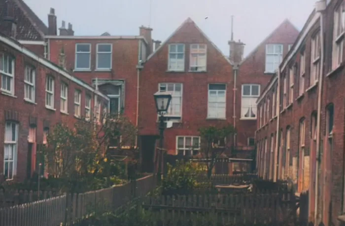 Jozef arriveert bij Johan en Bernard