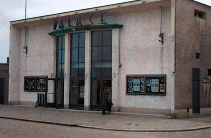 Lezingen en Schilderseance in de Palace